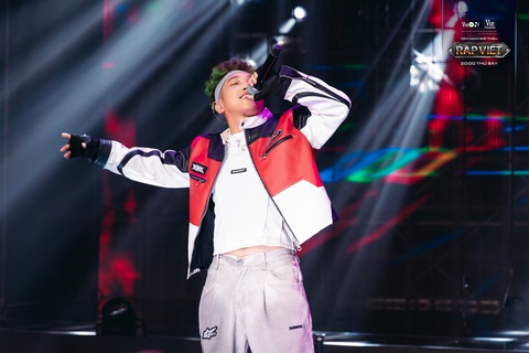 Thí sinh ‘xà nẹo dẹo dữ dằn’ và ‘răng hay rứa hè” trong Rap Việt - Ảnh 6. Hai nữ rapper cá tính trong rap Việt - Ảnh 6.