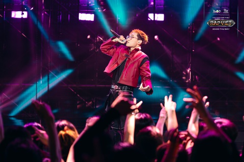 Thí sinh ‘xà nẹo dẹo dữ dằn’ và ‘răng hay rứa hè” trong Rap Việt - Ảnh 8. Thí sinh ‘xà nẹo dẹo dữ dằn’ và ‘răng hay rứa hè” trong Rap Việt - Ảnh 7.