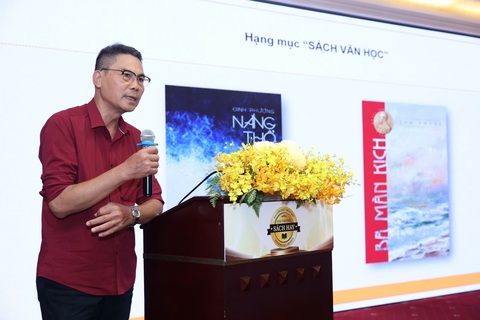 Thành phố Hồ Chí Minh trao giải Sách hay 2024 cho 14 tác phẩm được bình chọn - Ảnh 1. Trao giải Sách hay 2024: Nắng thổ tang của nhà văn Đinh Phương đoạt giải - Ảnh 1.