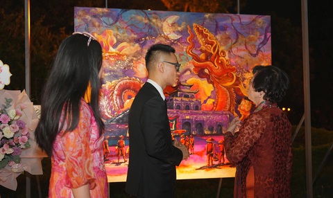 Vào vườn ngắm tranh sơn mài màu lạ của Chu Nhật Quang - Ảnh 1. Vào vườn ngắm tranh sơn mài màu lạ của Chu Nhật Quang - Ảnh 1.