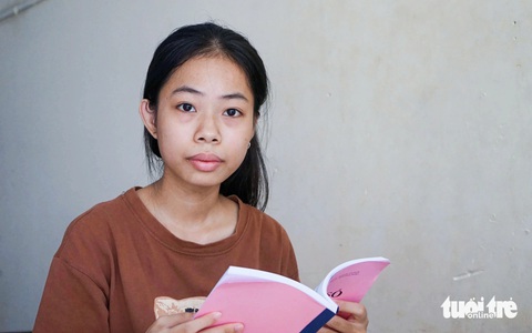 Nữ sinh đậu Trường ĐH Xây dựng, cả nhà chứa chan nước mắt lo ước mơ không thành - Ảnh 1. Nữ sinh đậu Trường ĐH Xây dựng, cả nhà chứa chan nước mắt lo ước mơ không thành - Ảnh 2.