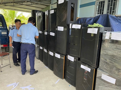 Quản lý thị trường TP.HCM truy quét hàng giả quảng bá, rao bán trên TikTok, Facebook - Ảnh 1. Quản lý thị trường TP.HCM truy quét hàng giả rao bán trên TikTok, Facebook - Ảnh 1.