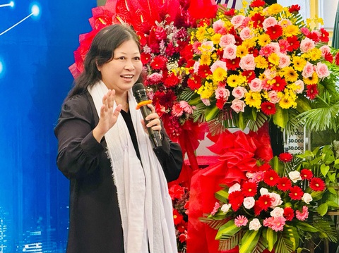 'Quảy gánh băng đồng ra thế giới' lọt top 10 sách hay do doanh nhân Việt viết - Ảnh 1. 'Quảy gánh băng đồng ra thế giới' lọt top 10 sách hay do doanh nhân Việt viết 2024 - Ảnh 1.
