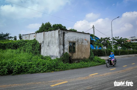 Hiện trạng nhiều mặt bằng ở Đại học Quốc gia TP.HCM vẫn nghẽn sau 3 thập kỷ - Ảnh 2.