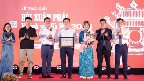 GS Hoàng Đạo Kính nhận nhận Giải thưởng Bùi Xuân Phái - Vì tình yêu Hà Nội - Ảnh 5. GS Hoàng Đạo Kính nhận nhận Giải thưởng Bùi Xuân Phái - Vì tình yêu Hà Nội - Ảnh 3.