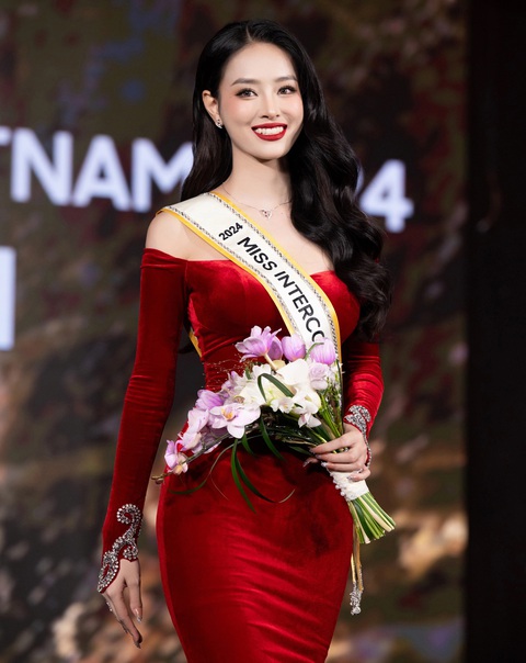 Bùi Khánh Linh áp lực khi đi thi Hoa hậu Liên lục địa - Ảnh 2. Bùi Khánh Linh áp lực khi đi thi Hoa hậu Liên lục địa - Ảnh 2.