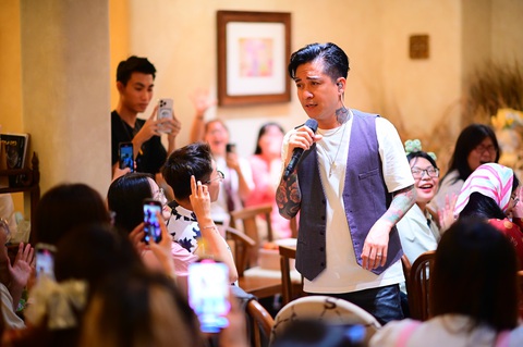 Sau live show gây quỹ giúp miền Bắc, Tuấn Hưng tổ chức họp fan tại TP.HCM - Ảnh 2. Sau live show gây quỹ giúp miền Bắc, Tuấn Hưng tổ chức họp fan tại TP.HCM - Ảnh 2.