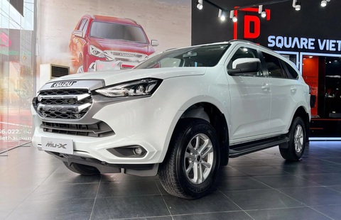 Isuzu mu-X giảm tới 215 triệu tại đại lý: Giá khởi điểm từ 810 triệu đồng, SUV hạng D nhưng rẻ ngang CX-5, Territory- Ảnh 2. Tin tức giá xe: Isuzu mu-X giảm tới 215 triệu tại đại lý, giá thực tế rẻ ngang Mazda CX-5 - Ảnh 1.