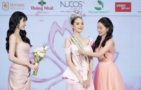 Là Hoa hậu Việt Nam đầu tiên thi Miss International 2024, Huỳnh Thị Thanh Thủy nói gì? - Ảnh 3. Là Hoa hậu Việt Nam đầu tiên thi Miss International 2024, Huỳnh Thị Thanh Thủy nói gì? - Ảnh 4.