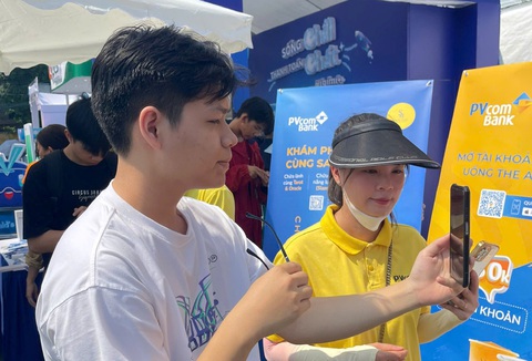 Thanh toán xác thực sinh trắc học lần đầu tiên ra mắt tại Ngày của thẻ 2024 - Ảnh 1.