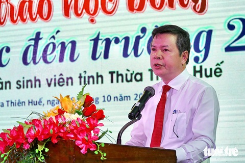 Sông Hương chào đón tân SV được tiếp sức đến trường: Mẹ nghèo thức trắng đêm chờ sáng - Ảnh 11. SV Huế, Quảng Ngãi được tiếp sức đến trường: Dù chưa từng được uống dòng sữa mẹ, tôi vẫn ráng học - Ảnh 16.