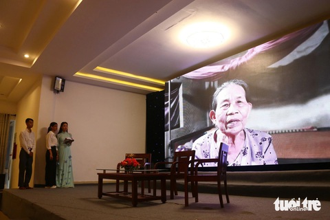SV Huế, Quảng Ngãi được tiếp sức đến trường: Dù chưa từng được uống dòng sữa mẹ, tôi vẫn ráng học - Ảnh 13. SV Huế, Quảng Ngãi được tiếp sức đến trường: Dù chưa từng được uống dòng sữa mẹ, tôi vẫn ráng học - Ảnh 12.
