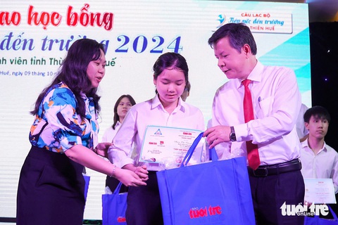 SV Huế, Quảng Ngãi được tiếp sức đến trường: Dù chưa từng được uống dòng sữa mẹ, tôi vẫn ráng học - Ảnh 21. SV Huế, Quảng Ngãi được tiếp sức đến trường: Dù chưa từng được uống dòng sữa mẹ, tôi vẫn ráng học - Ảnh 18.