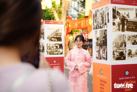 Hà Nội rực rỡ trong nắng thu vàng mừng Ngày Giải phóng thủ đô - Ảnh 6. Hà Nội rực rỡ trong nắng thu vàng mừng Ngày Giải phóng thủ đô - Ảnh 9.