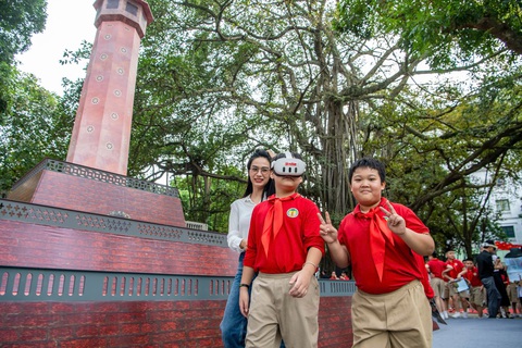 Hòa mình vào đoàn quân kéo về tiếp quản thủ đô 70 năm trước nhờ công nghệ thực tế ảo - Ảnh 4. Hòa mình vào đoàn quân kéo về tiếp quản thủ đô 70 năm trước nhờ công nghệ thực tế ảo - Ảnh 2.
