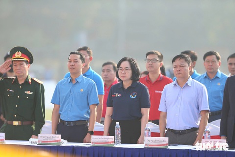 Tưng bừng khai mạc Giải bóng đá công nhân, viên chức Việt Nam 2024 - Ảnh 13.