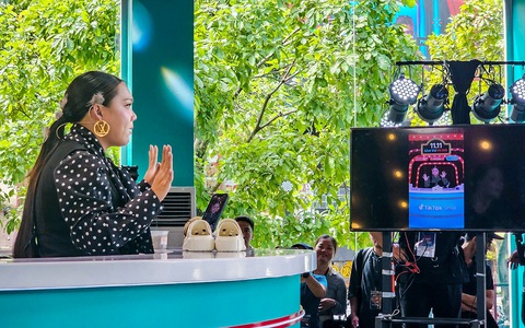 Minh bạch hơn 16 tỉ tiền ủng hộ 'bé Bắp', mẹ Hoà và TikToker Phạm Thoại là gì mà um xùm - Ảnh 1. 16 tỉ đồng um xùm khắp cõi mạng từ lời kêu gọi của Tiktoker Phạm Thoại - Ảnh 1.