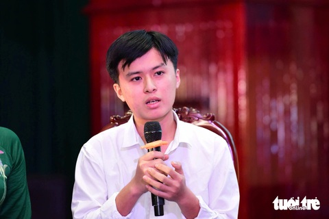 Tiếp sức đến trường tại Bến Tre: Nữ SV ĐH Quốc gia TP.HCM khoe ‘học bổng không phải mơ mẹ ơi!’ - Ảnh 7. 'Mẹ tôi ung thư nuôi 7 người già, trẻ nhỏ, tôi tên Hận nhưng lòng hạnh phúc vì được tiếp sức' - Ảnh 9.