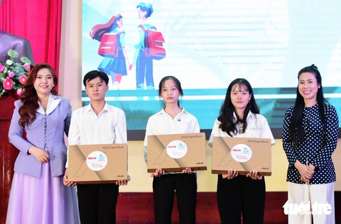 'Mẹ tôi ung thư nuôi 7 người già,trẻ nhỏ, tôi tên Hận nhưng lòng hạnh phúc vì được tiếp sức' - Ảnh 20. 'Mẹ tôi ung thư nuôi 7 người già, trẻ nhỏ, tôi tên Hận nhưng lòng hạnh phúc vì được tiếp sức' - Ảnh 20.
