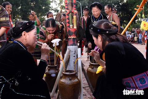 Hơn trăm ngàn người dự lễ hội Vang mãi tiếng chày trên sóc Bom Bo - Ảnh 7.