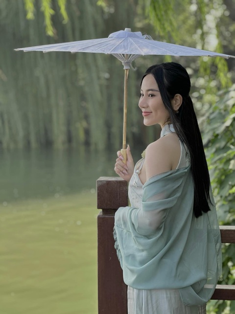 Chị em Tố My - Tố Ny làm sống lại 'Biệt khúc chờ nhau' - Ảnh 2.