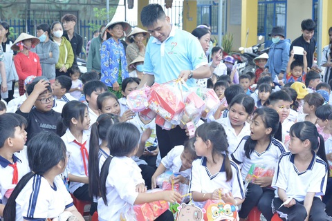 Trương Văn Vũ: Vượt qua bệnh hiểm nghèo nhờ làm từ thiện - Ảnh 2. Trương Văn Vũ: Vượt qua bệnh hiểm nghèo nhờ làm từ thiện - Ảnh 2.