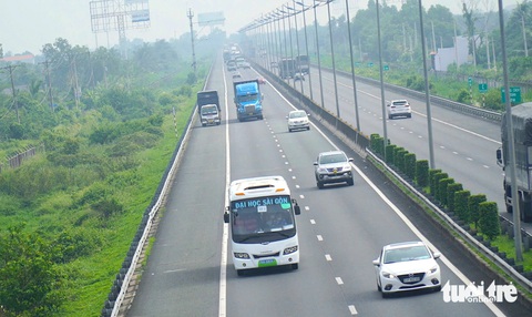 Mở rộng cao tốc lên 8 làn sẽ góp phần giải quyết kẹt tại cửa ngõ phía Tây Nam TP.HCM - Ảnh 1.