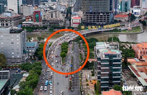 Mở rộng đường dạ cầu Khánh Hội, “chia lửa” cho đường Nguyễn Tất Thành? - Ảnh 1.