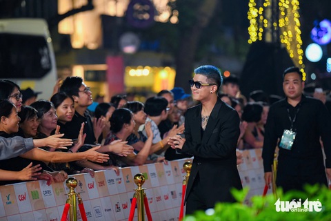 Ba anh trai vượt ngàn chông gai Soobin Hoàng Sơn, Cường Seven, Trọng Hiếu đi lạc vào thảm đỏ HANIFF - Ảnh 4.