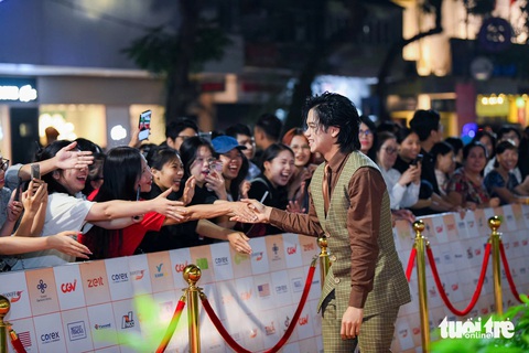 Ba anh trai vượt ngàn chông gai Soobin Hoàng Sơn, Cường Seven, Trọng Hiếu đi lạc vào thảm đỏ HANIFF - Ảnh 3.