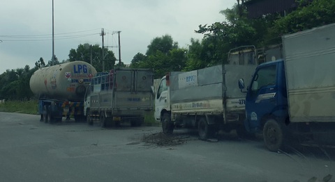 Công ty gas bị nhóm người mang xe tải chặn cổng hơn 2 tháng - Ảnh 3.