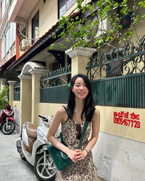 Lim Ji Yeon cười tít mắt trong chuyến du hí Nha Trang - Ảnh 2.