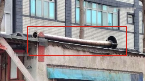 Nhà di động khiến nhiều người hết hồn: Đặt cả nhà bê tông lên thùng xe tải, chỉ buộc bằng dây thừng - Ảnh 2.