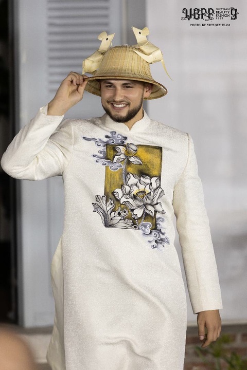 Nhà thiết kế Minh Châu tiết lộ tính cách dàn ứng viên Mr World - Ảnh 1.