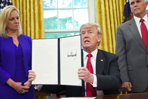 Phía ông Trump tiết lộ cách xử lý 94 sắc lệnh hành pháp của ông Biden - Ảnh 1.