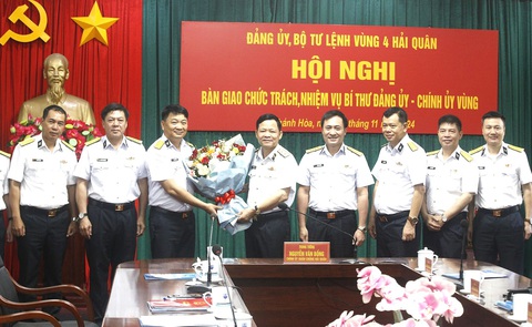 Vùng 4 Hải quân có tân chính ủy vùng - Ảnh 1. Vùng 4 hải quân có tân chính ủy vùng - Ảnh 1.