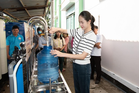 Ngắm nhan sắc người đẹp Việt đầu tiên chiến thắng tại Hoa hậu Quốc tế - Ảnh 9. Ngắm nhan sắc người đẹp Việt đầu tiên chiến thắng tại Hoa hậu Quốc tế - Ảnh 9.