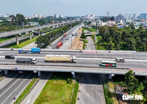 Vướng mặt bằng 14 năm, nhánh hầm dạ cầu vượt trạm 2 của dự án xa lộ Hà Nội vẫn chưa thông - Ảnh 1.