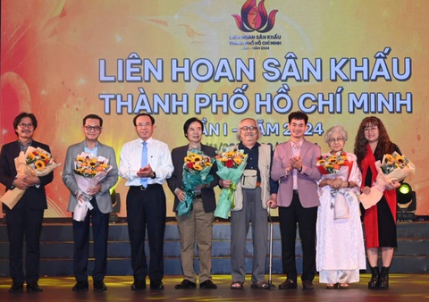 Cục trưởng Cục Nghệ thuật biểu diễn Nguyễn Xuân Bắc dự khai mạc Liên hoan Sân khấu TP.HCM - Ảnh 3. Cục trưởng Xuân Bắc dự khai mạc Liên hoan Sân khấu lần đầu tiên của TP.HCM - Ảnh 1.