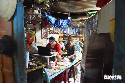 Cô gái quận 6 không còn cha mẹ: 'Trường đại học đẹp quá, như thế giới khác, muốn ở đó mãi...' - Ảnh 1.