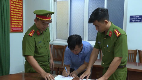 Sau gần 2 tháng, Công an TP.HCM khởi tố 31 bị can, thu giữ 9,7 tấn xyanua - Ảnh 3.