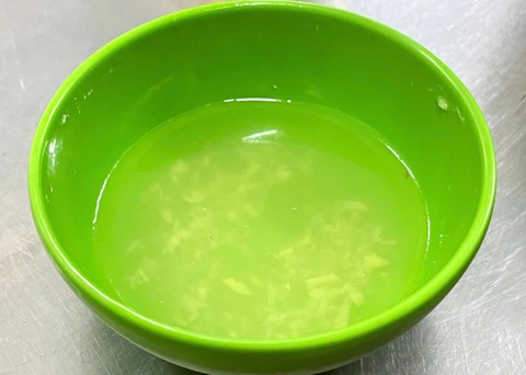 Mì Lò Siêu nấu sườn khúc dài, mì béo đặc trưng, nước chấm gừng làm người ăn thương nhớ - Ảnh 4. Mì Lò Siêu ngoài sườn béo mắm gừng, nêm cách gì mà người chê kẻ ghét? - Ảnh 5.