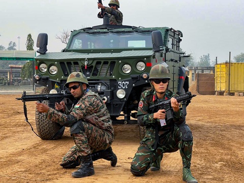 Công binh Việt Nam - Ấn Độ phối hợp rà phá mìn đảm bảo cho lực lượng gìn giữ hòa bình - Ảnh 2.