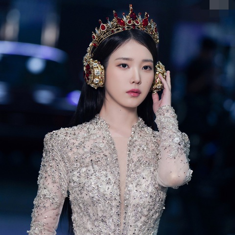Bị lặng mạ, IU quyết tâm khởi kiện hơn 180 người - Ảnh 1.