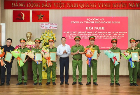 Sau gần 2 tháng, Công an TP.HCM khởi tố 31 bị can, thu giữ 9,7 tấn xyanua - Ảnh 4.