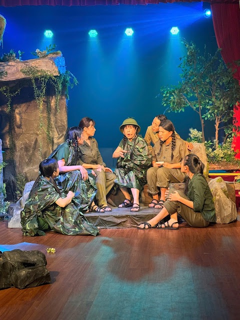 NSND Trịnh Kim Chi tiếp tục làm đạo diễn vở 'Ngày ấy cổng trời' - Ảnh 5.
