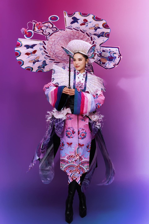 Khán giả xin vía của Thanh Thủy cho Kỳ Duyên tại Miss Universe - Ảnh 3. Khán giả xin vía của Thanh Thủy cho Kỳ Duyên tại Miss Universe - Ảnh 3.
