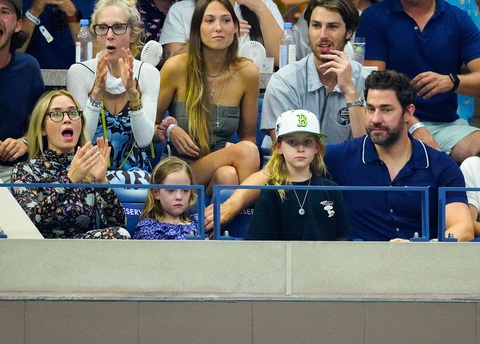 John Krasinski phải làm việc nhà nhiều hơn vì danh hiệu người đàn ông quyến rũ nhất thế giới - Ảnh 3. John Krasinski phải làm việc nhà nhiều hơn vì danh hiệu người đàn ông quyến rũ nhất thế giới - Ảnh 3.