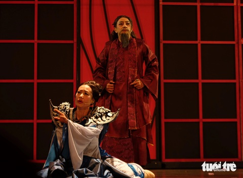 ‘Giai nhân’ Hồng Ánh bầm tay khi diễn cảnh đánh trống - Ảnh 6. ‘Giai nhân’ Hồng Ánh bầm tay khi diễn cảnh đánh trống - Ảnh 5.