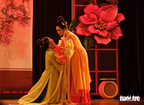 ‘Giai nhân’ Hồng Ánh bầm tay khi diễn cảnh đánh trống - Ảnh 7. Hé lộ tạo hình các nhân vật Dưới bóng giai nhân, vở diễn lớn nhất năm 2024 của Idecaf - Ảnh 7.